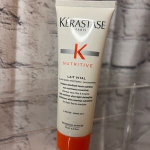 Kerastase Nutritive Lait Vital Conditioner - White and Orange